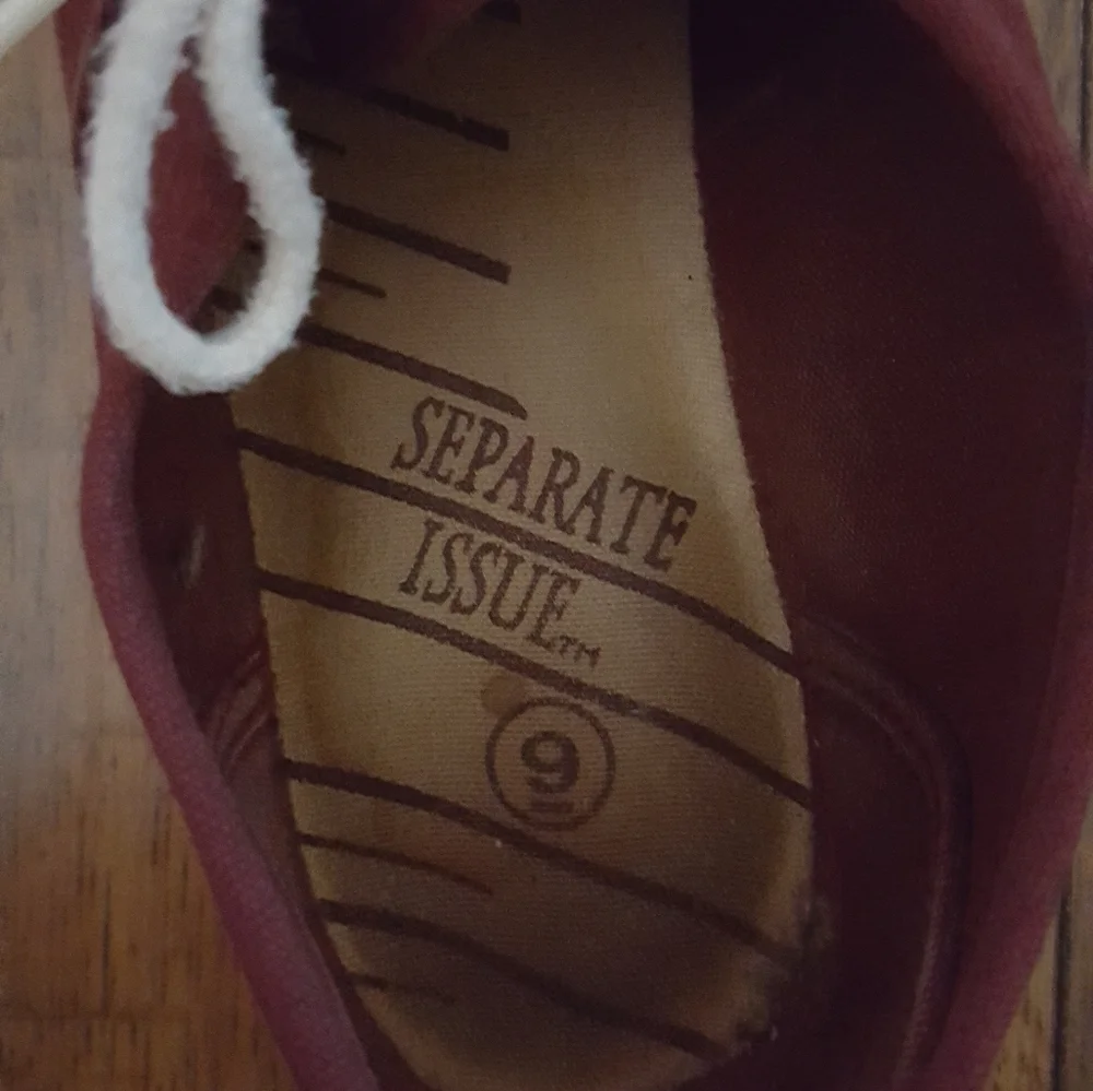 Separate Issue Vintage Burgundy Canvas Lace Up Low Top‎ Sneakers